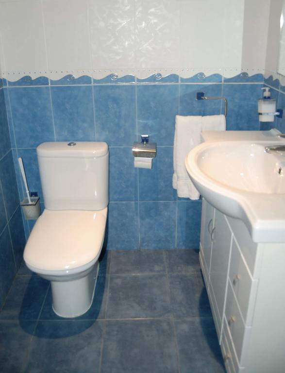 Hostal Los Claveles Torrejón de Ardoz Exterior foto